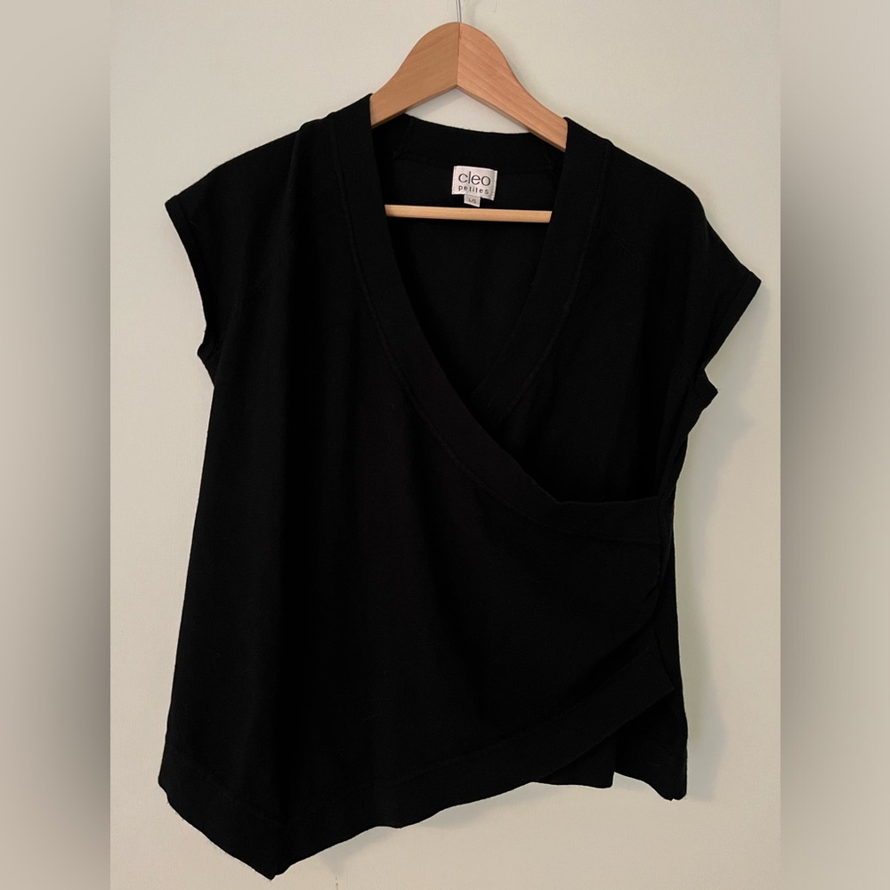 Cleo Petites ebony black asymmetrical cross-over short sleeve top, size Large